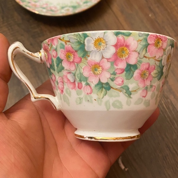 Floral Teacup and Saucer Set - Picture 4 of 9